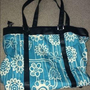 Sturdy Blue and White Floral Travel Bag